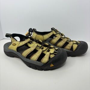 KEEN Sandals Mens Size 10 Newports Yellow Waterproof Hiking Shoes Outdoor Casual